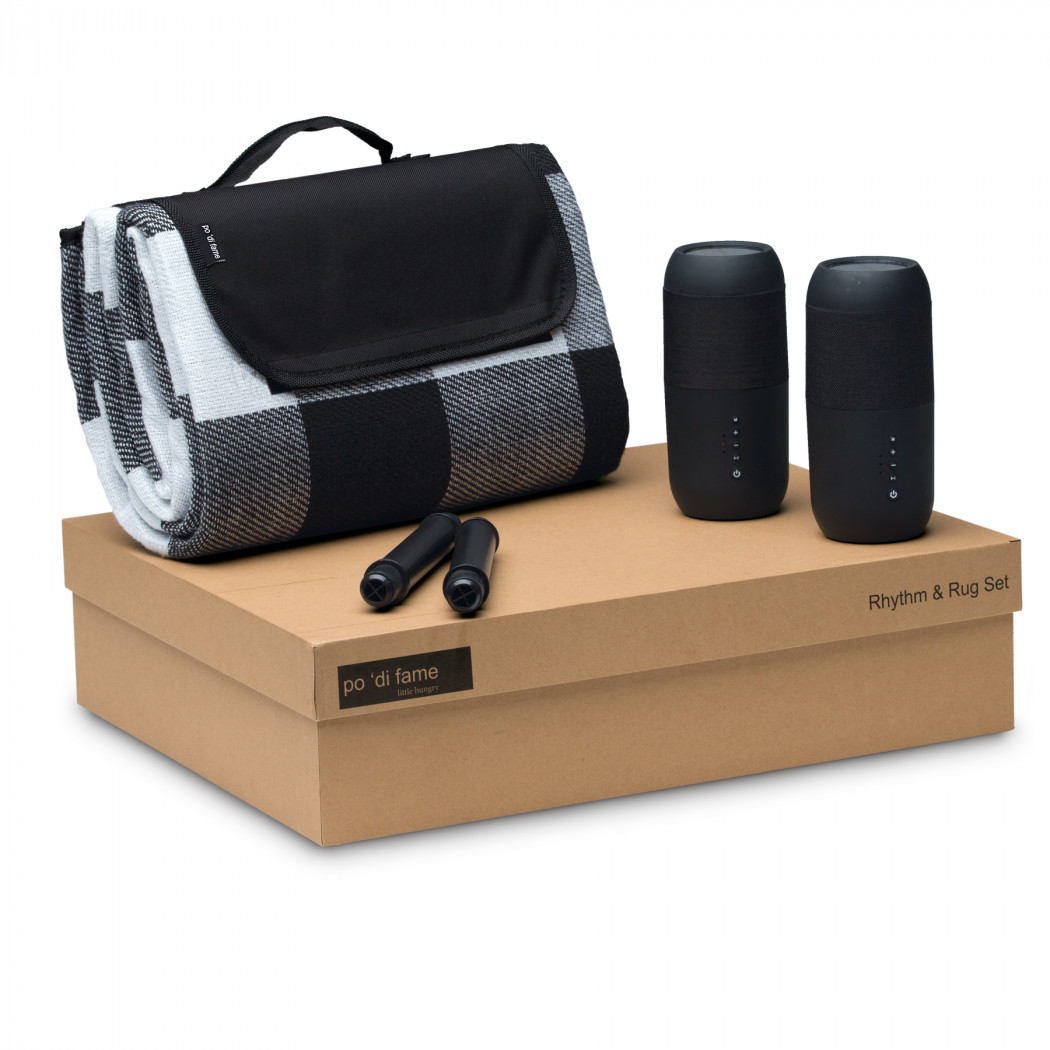 Po 'di fame Rhythm and Rug Set